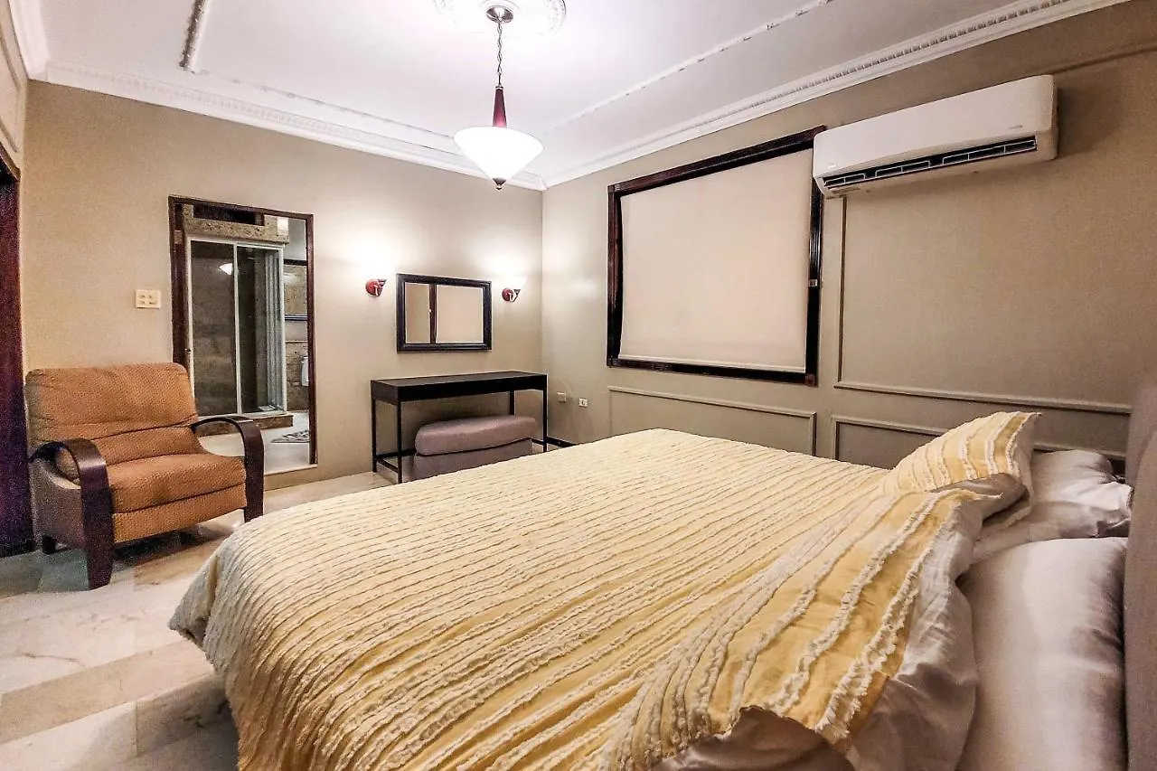 Сasa de vacaciones Luxurious San Juan Villa With Pool - Walk To Beach!