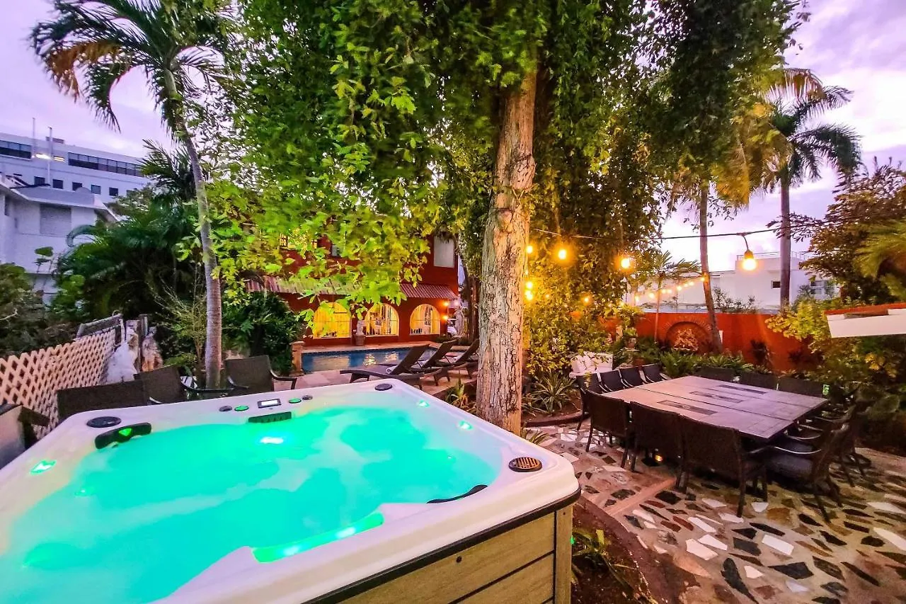 Luxurious San Juan Villa With Pool - Walk To Beach! Сasa de vacaciones