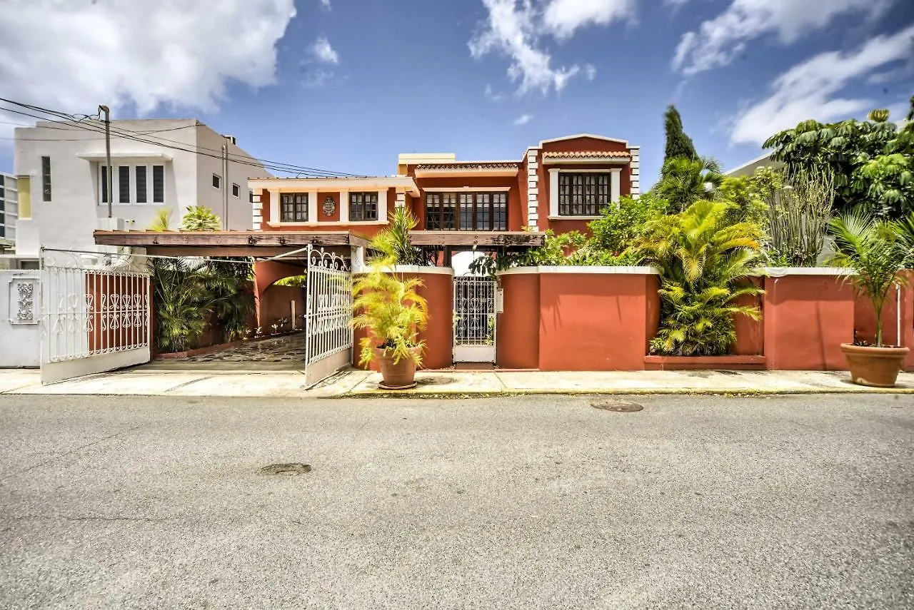 Casa de Férias Luxurious San Juan Villa With Pool - Walk To Beach!