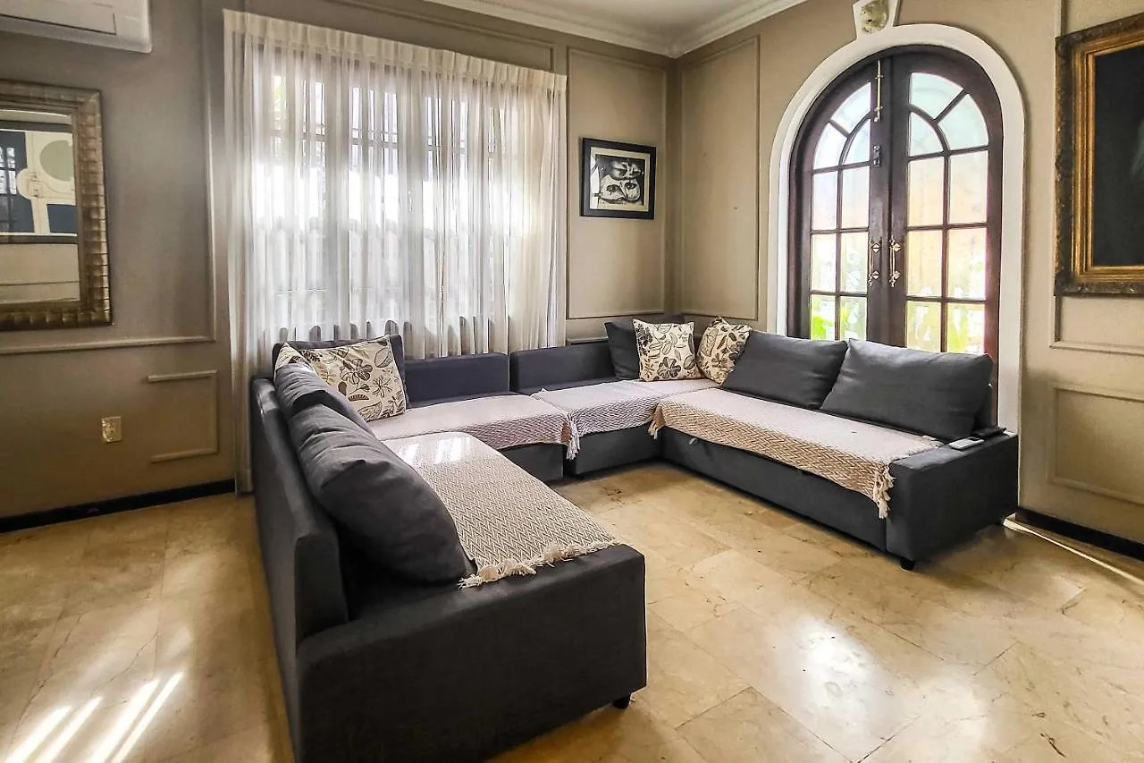 Casa de Férias Luxurious San Juan Villa With Pool - Walk To Beach!
